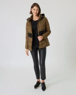 Steppjacke Mit Trageriemen -Modegeschäft 59858712 6723f75c 2b9a 11ee 8f6f 5a72d431453d pics2080