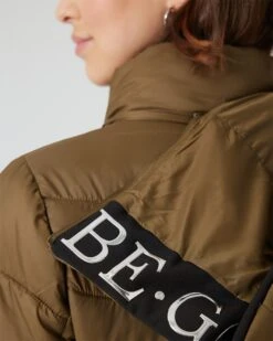 Steppjacke Mit Trageriemen -Modegeschäft 59858718 6a183288 2b9a 11ee 8f6f 5a72d431453d pics2080