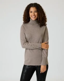 Rollkragenpullover Mit Schmuckknöpfen