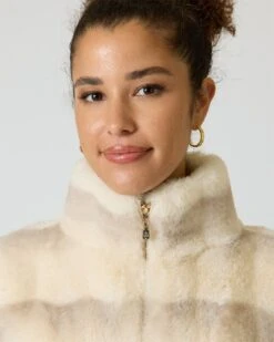 Webpelzjacke -Modegeschäft 59862873 22064e43 2d23 11ee 8f6f 5a72d431453d pics2080