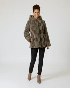 Webpelzjacke Mit Maserung -Modegeschäft 59862896 2d4526d9 2d23 11ee 8f6f 5a72d431453d pics2080