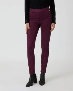 Ponteggings Im Velourleder-Look -Modegeschäft 59863074 fcd29c44 2d28 11ee 8f6f 5a72d431453d pics2080