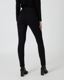 Ponteggings Im Velourleder-Look -Modegeschäft 59863090 0b9bcf92 2d29 11ee 8f6f 5a72d431453d pics2080