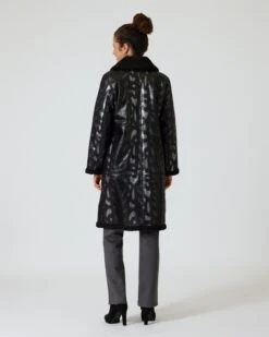 Lammfellimitat-Wendemantel Mit Druck -Modegeschäft 59864562 b1ef92e5 2f70 11ee 8f6f 5a72d431453d pics2080