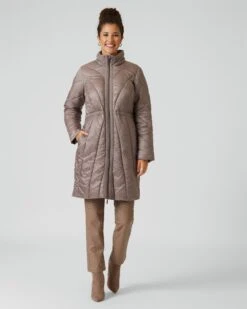 Steppmantel Mit Schräger Steppung -Modegeschäft 59864567 b43c2e7e 2f70 11ee 8f6f 5a72d431453d pics2080