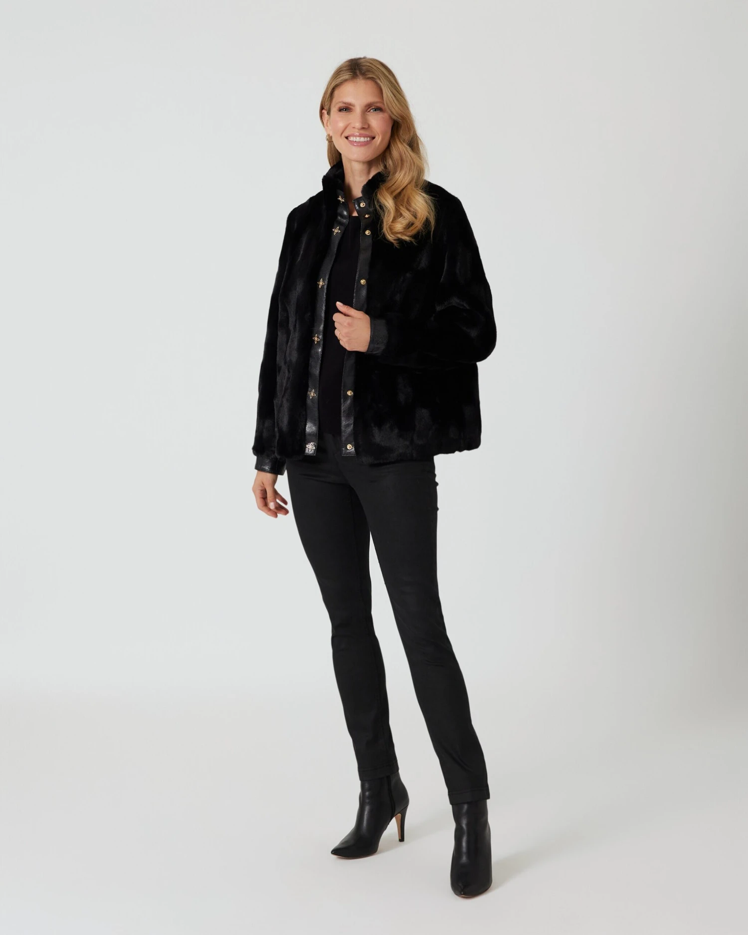 Webpelzjacke Mit Schmuckknöpfen 5 Webpelzjacke Mit Schmuckknöpfen – Bild 3