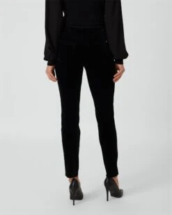 Samt-Jeggings -Modegeschäft 59864840 3c92cbe5 2f7d 11ee 8f6f 5a72d431453d pics2080