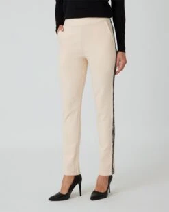 Hose Mit Seitenstreifen -Modegeschäft 59864918 63d84f6d 2f7d 11ee 8f6f 5a72d431453d pics2080