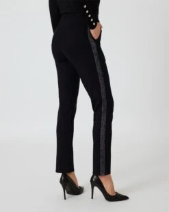 Hose Mit Seitenstreifen -Modegeschäft 59864948 6d9b8692 2f7d 11ee 8f6f 5a72d431453d pics2080