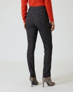 Hose Im Leo-Look 9 Hose Im Leo-Look -Modegeschäft 59865859 e628ba2f 3051 11ee 8f6f 5a72d431453d pics2080