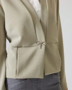 Jäckchen Mit Schleifenverschluss 11 Jäckchen Mit Schleifenverschluss -Modegeschäft 59869844 8856815e 34f8 11ee 8f6f 5a72d431453d pics2080