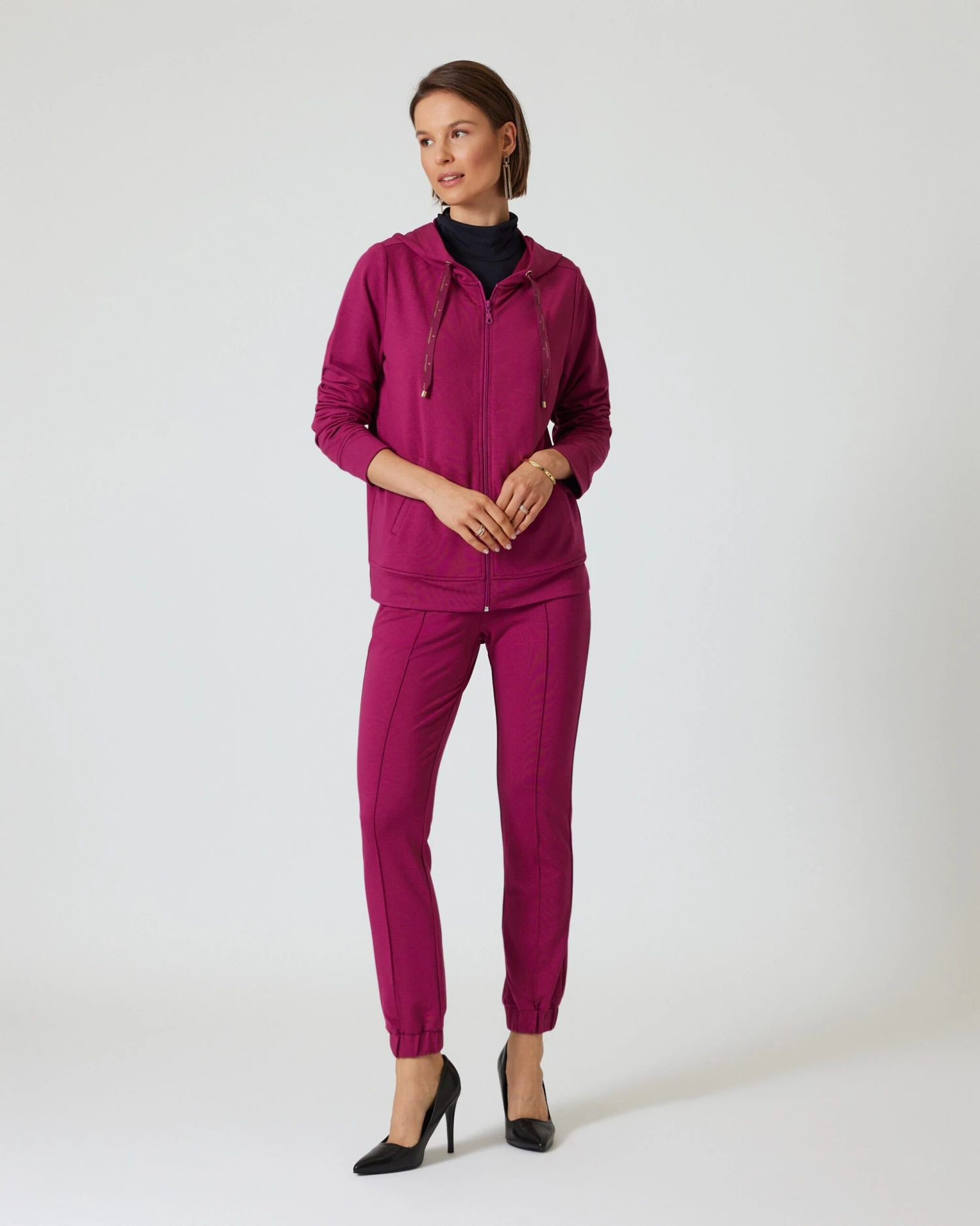 Joggpant Mit Biesen 8 Joggpant Mit Biesen – Bild 6