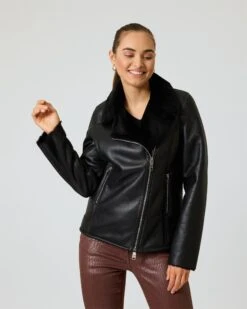 Lammfell Jacke -Modegeschäft 59872280 c4ae24fc 3750 11ee 8f6f 5a72d431453d pics2080