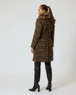 Mantel In Leo-Optik -Modegeschäft 59872289 c8bd547c 3750 11ee 8f6f 5a72d431453d pics2080