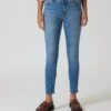 Jeans Mit Schmalem Bein -Modegeschäft 59887170 70cd7cec 0b5d 11ee 9169 5a72d431453d pics2080