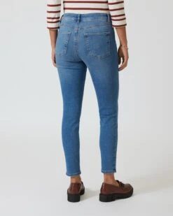 Jeans Mit Schmalem Bein -Modegeschäft 59887172 2502b1dd 4890 11ee 8f6f 5a72d431453d pics2080
