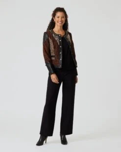 Lederjacke Im Patchdesign 8 Lederjacke Im Patchdesign -Modegeschäft 59888058 40e31df7 4afc 11ee 8f6f 5a72d431453d pics2080