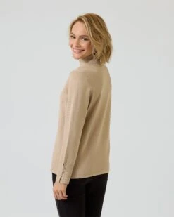 Rollkragenpullover Mit Schmuckknöpfen -Modegeschäft 59908802 a3304910 6803 11ee 8f6f 5a72d431453d pics2080